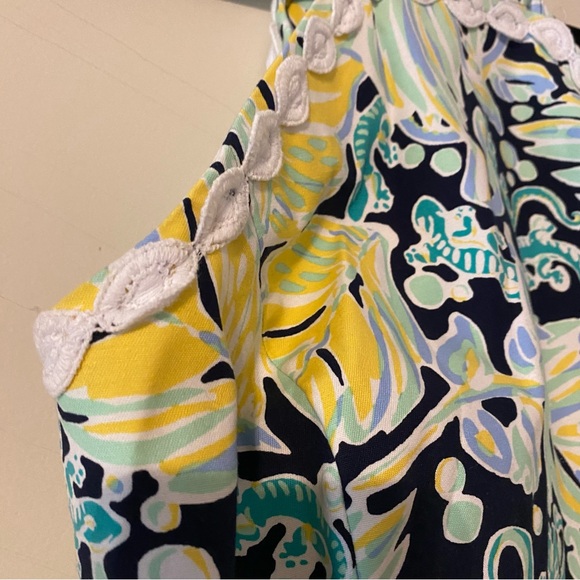 Crown & Ivy Cayo Coco Signature
Halter Tropical Leaf Crochet Trim Halter
Dress - Picture 4 of 12